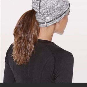 Lululemon women’s benne hat with pony tail whole